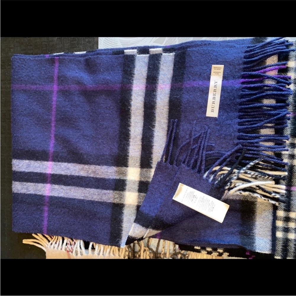 BURBERRY SCARF SALE - Picture 9 of 16